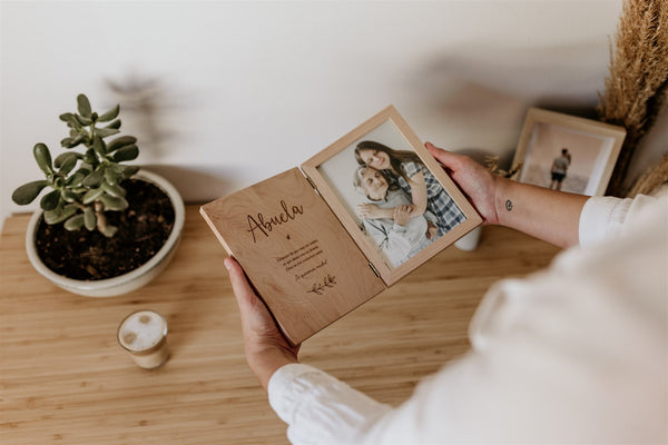 Marco de fotos personalizado libro - Nombre