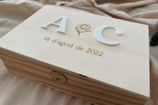 Caja recuerdos - Iniciales metacrilato