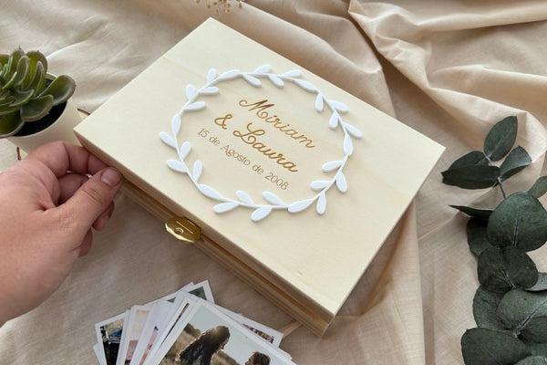 Caja recuerdos - Corona floral metacrilato