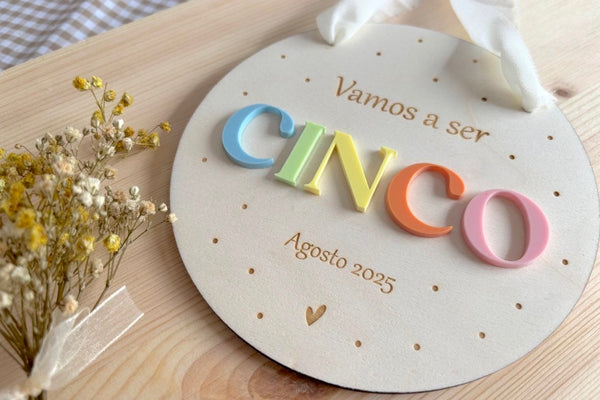 Placa madera puntitos metacrilato de colores - Vamos a ser...