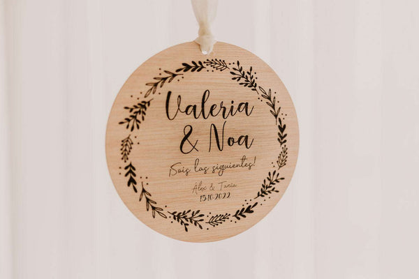 Placa madera ¡Sois los siguientes! - Corona floral - Lletres de Vida