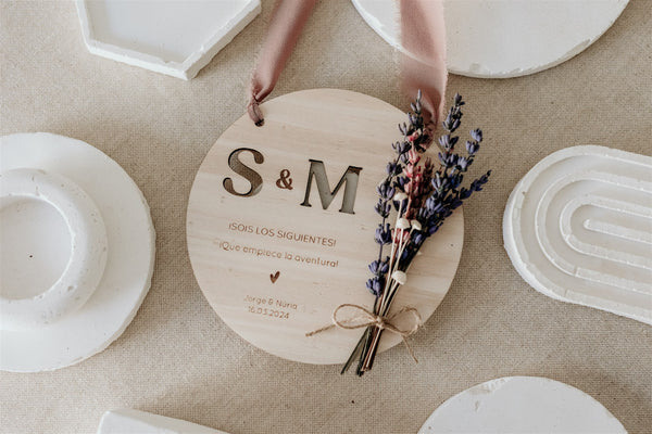 Placa madera ¡Sois los siguientes! - Troquelada o metacrilato con ramillete