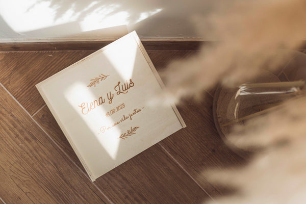 Caja de recuerdos en madera - Olivo - Lletres de Vida