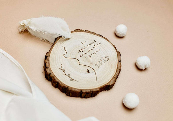 Rodaja de madera - Embarazada - Lletres de Vida