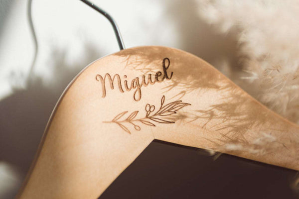 Percha peque - 3 grabados olivo - Lletres de Vida