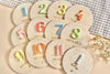 Placas madera cumple meses bebé - Colores y puntos